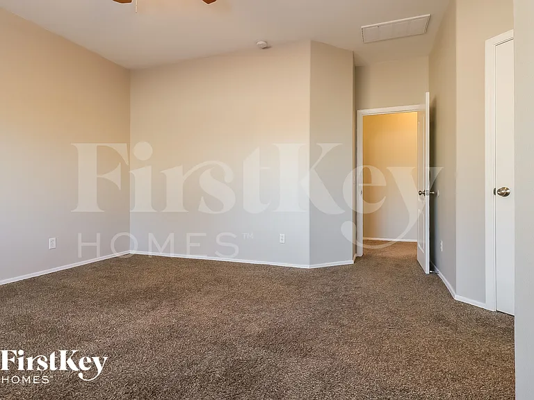110 N 118th Ave — Photo 13
