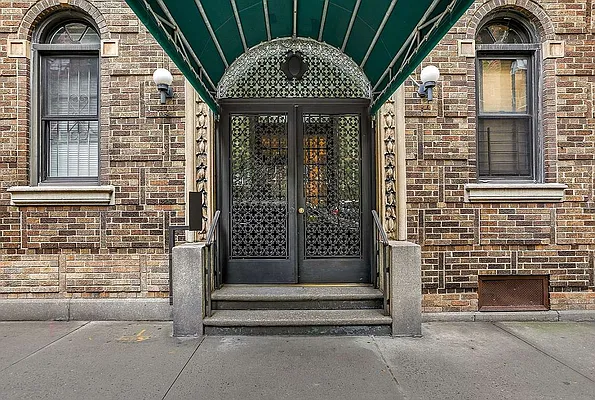 Sold by Redfin Real Estate | media 17