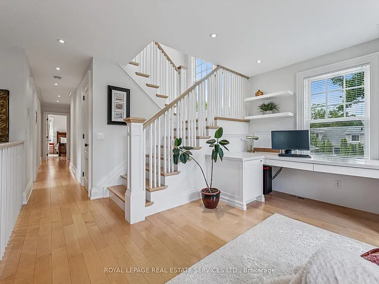 335 Lakeshore Rd W — Photo 34