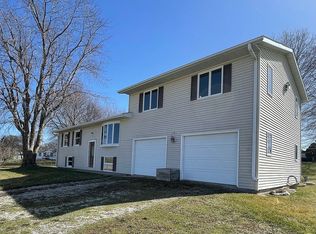 509 W Grove St, Media, IL 61460