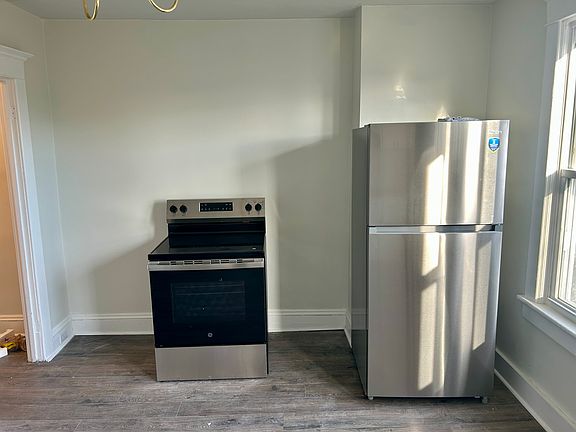 5th image of 2246 Birch St APT 2