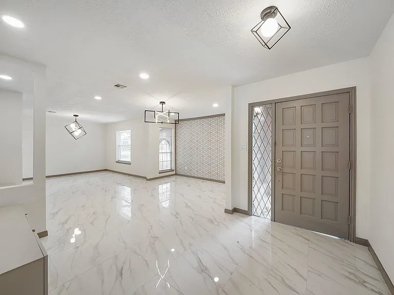 14202 Piping Rock Ln — Photo 4