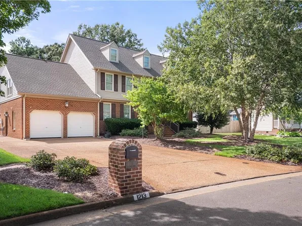 1213 Hartford Dr, Virginia Beach, VA 23464