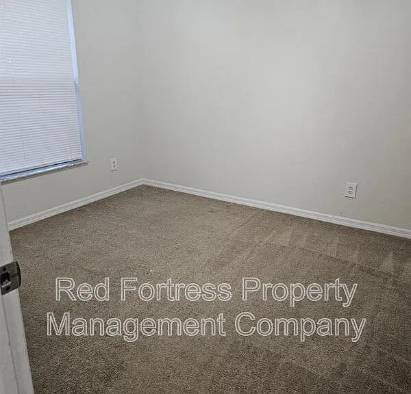 5202 30th St SW — Photo 3