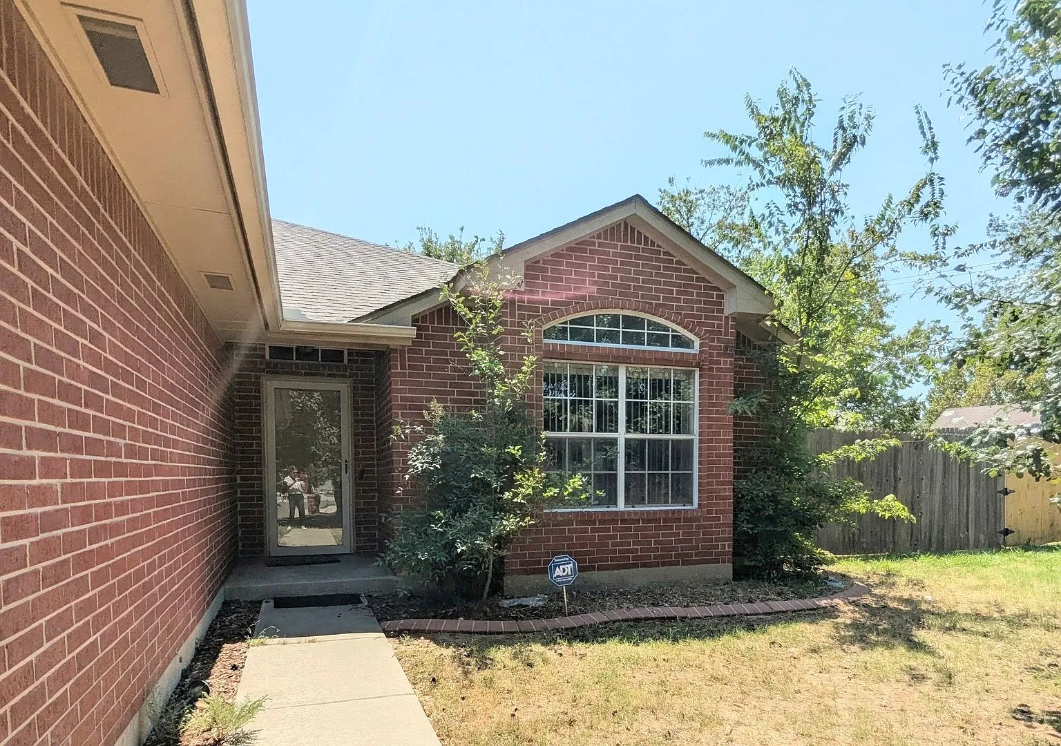 Spacious 3 Bed + Study | Fireplace, Covered Patio & Fully Fenced Backyard — Photo 1