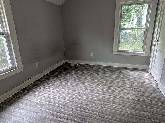 5th image of 24 Bank St #B