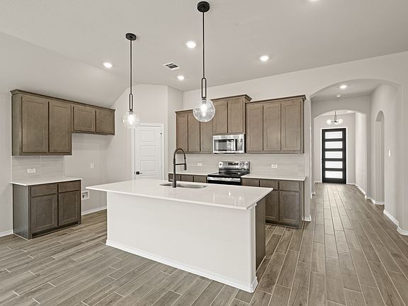 4th image of 2305 Shamrock Ln