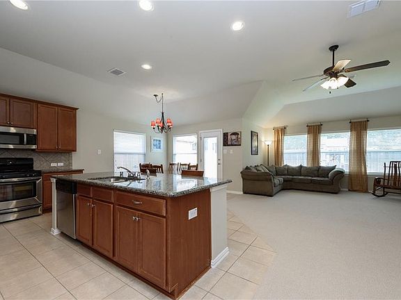 4th image of 510 Maverick Dr