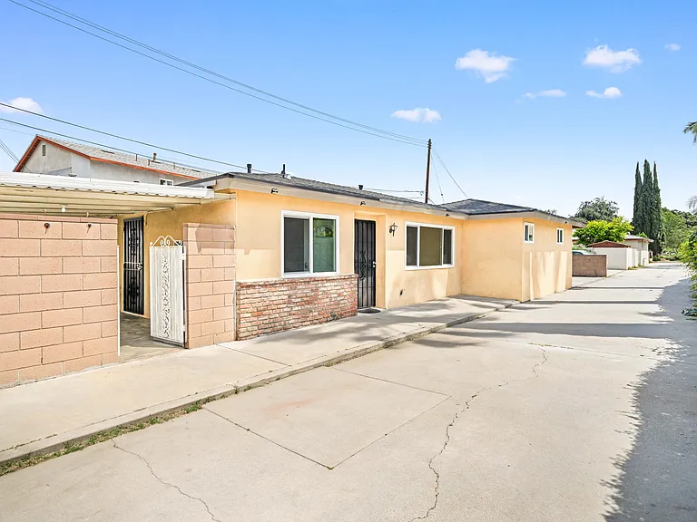 5111 Cogswell Rd — Photo 2