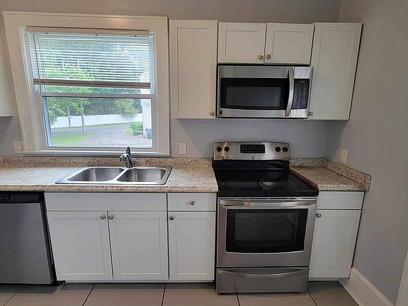 5th image of 114 Huntington Blvd NE #1