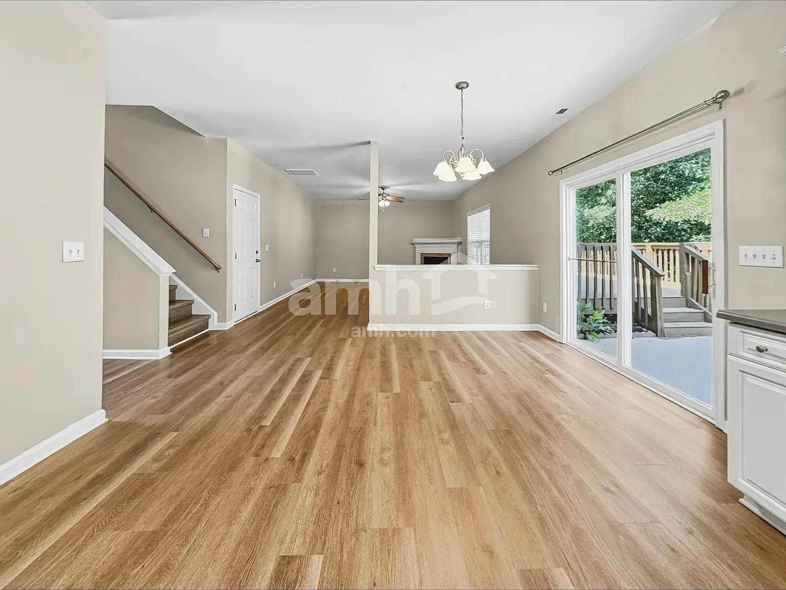 4 bed, 2.5 bath, 2267 sqft, $2,260 — Photo 3