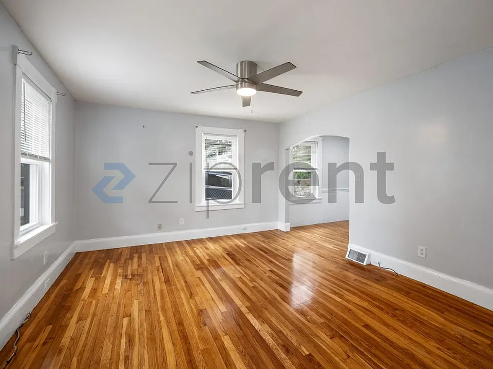 47 Cedar St #49