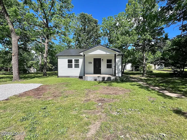 211 S Brownell Ave — Photo 1