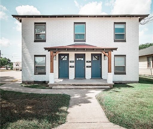3rd image of 802 & 804 E Nueces St