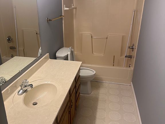 4th image of 250 Bay Hill Ct