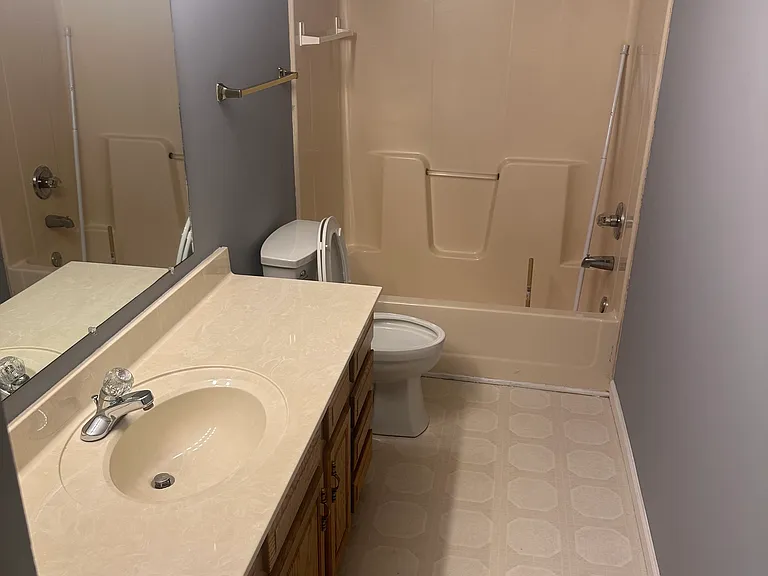 250 Bay Hill Ct — Photo 4