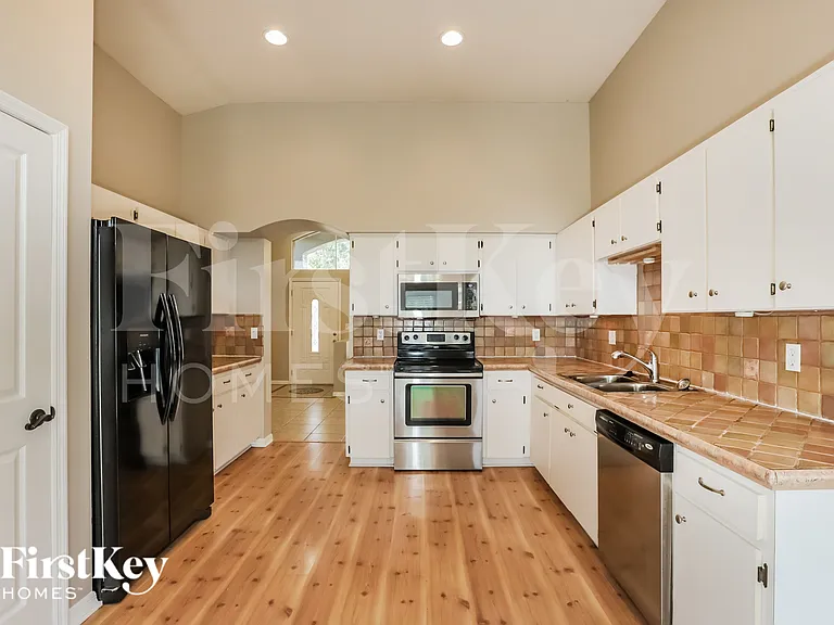 2202 Cattleman Dr — Photo 6