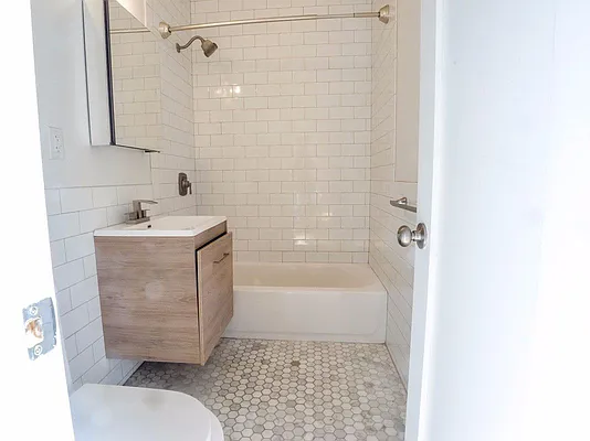 Rented by LDMI Realty Group LLC | media 39