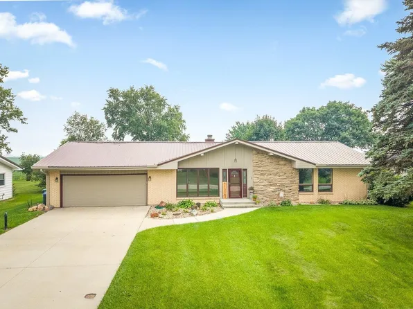 512 W McDamyn Cir, Winnebago, IL 61088