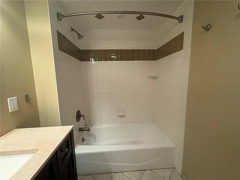 6 Walnut St #2 — Photo 8