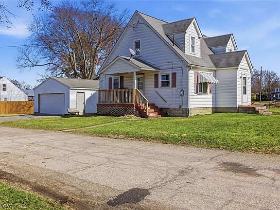4th image of 2847 Youngstown Ave