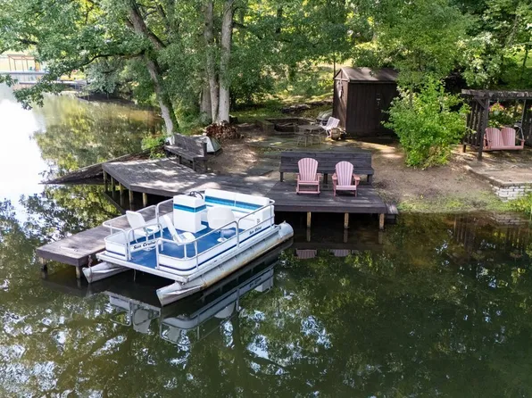 1611 W Peoga Lake Dr, Trafalgar, IN 46181