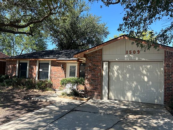 3rd image of 1509 White Oak Dr