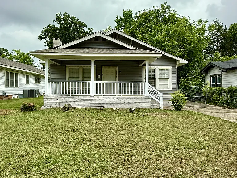 1816 Saint Charles Ave SW — Photo 2