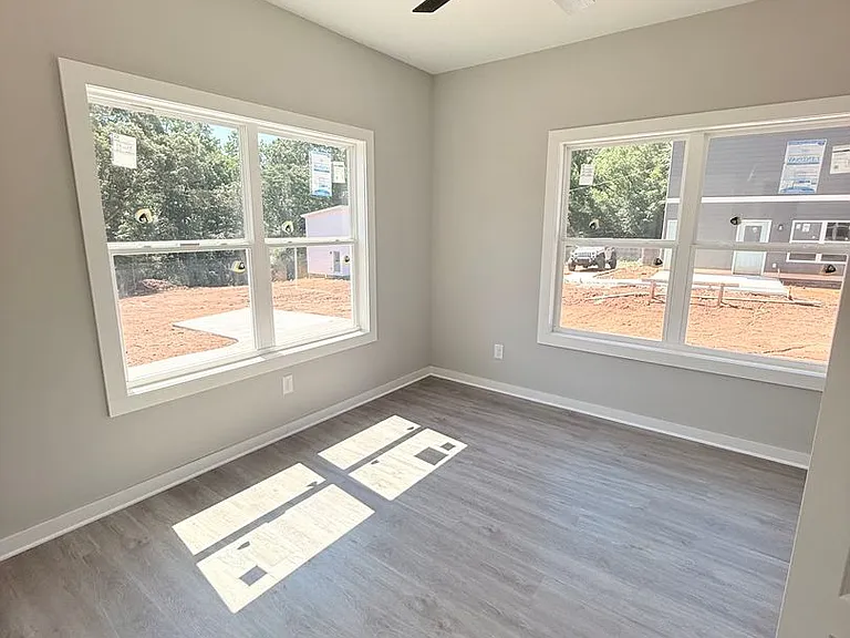 785 Whitehall Rd — Photo 10