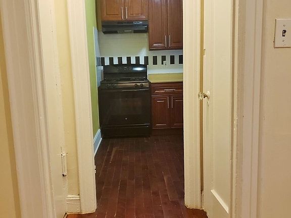 3rd image of 2826 44th St APT 1B