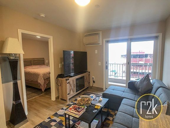 3rd image of 2103 31st Ave #6B