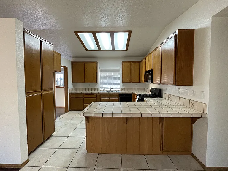 14625 Live Oak St — Photo 8