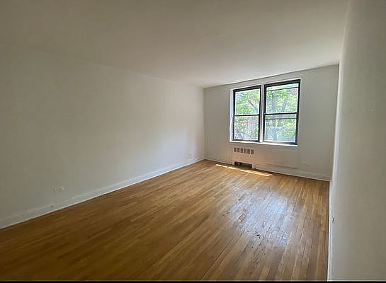 4th image of 3950 Blackstone Ave APT 4N
