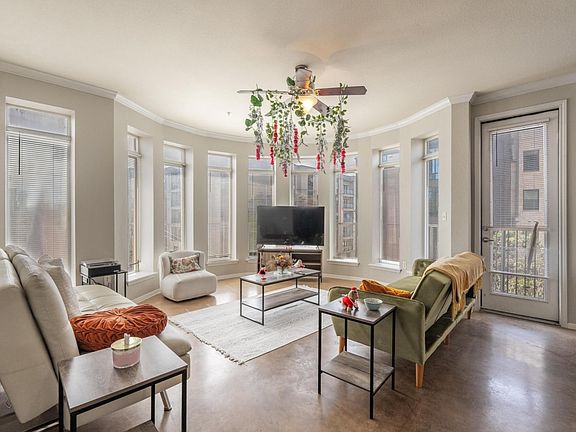 4th image of 910 W 25th St APT 406