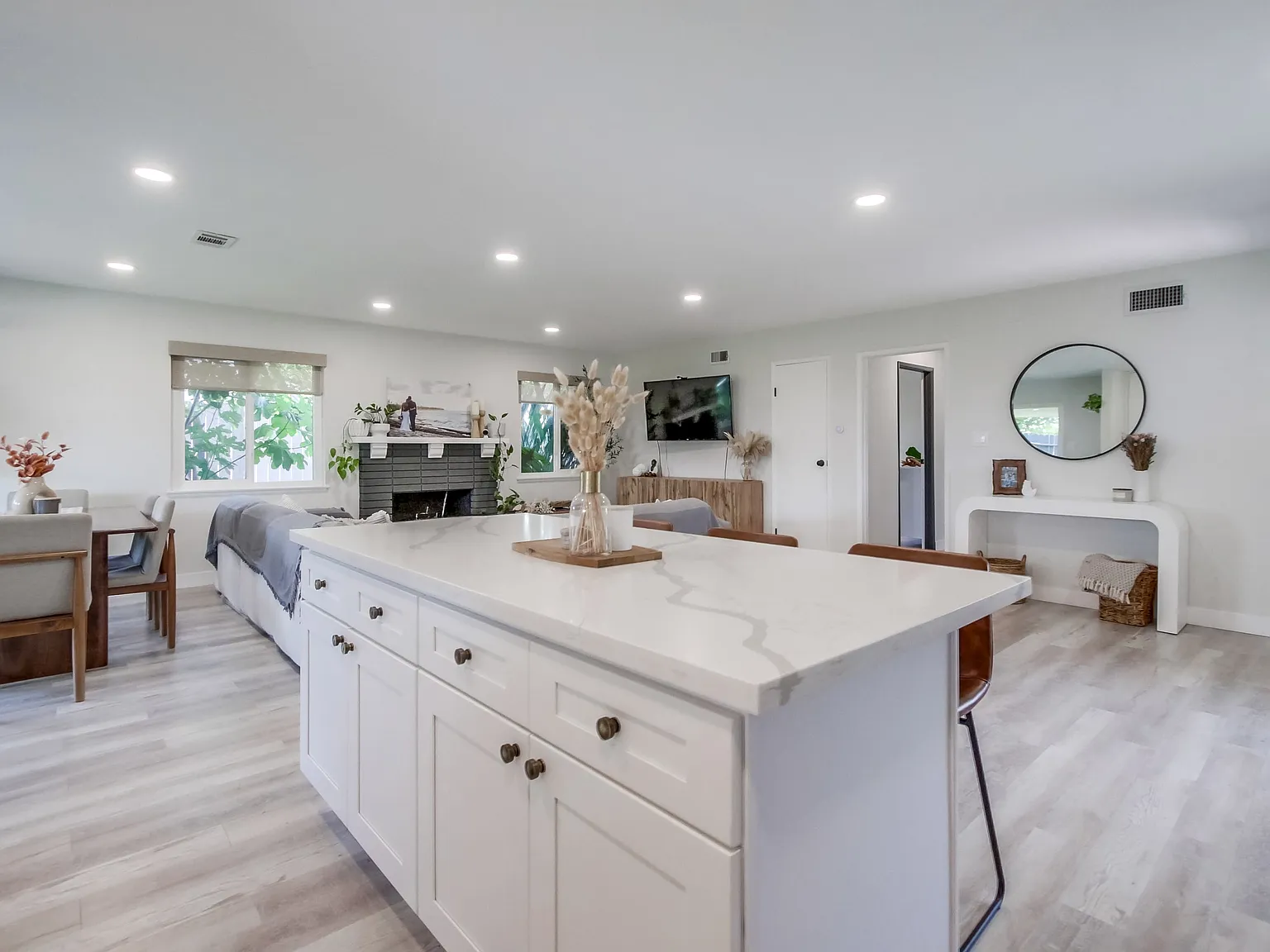8343 Lake Gaby Ave — Photo 1
