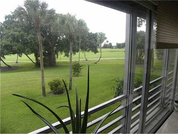 2nd image of 3980 Oaks Clubhouse Dr APT 112