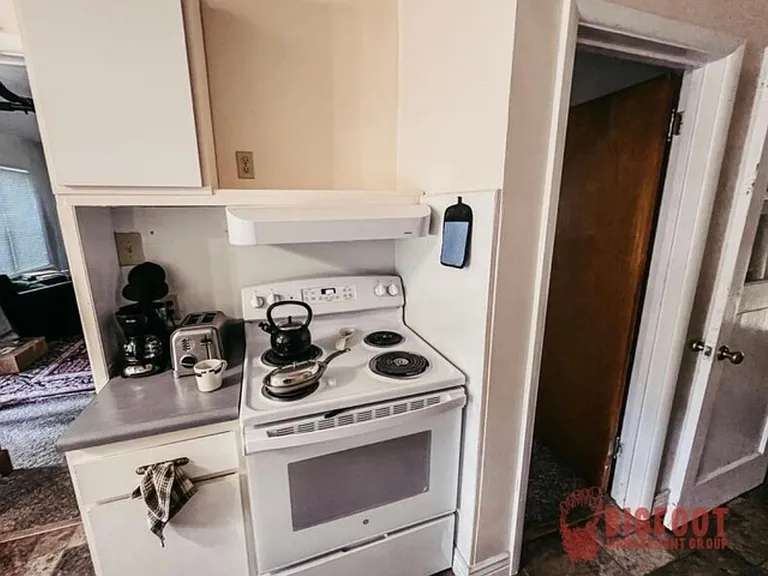829 N Park Ave — Photo 3