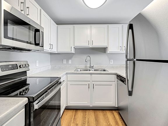 3rd image of 119 Monahan Dr #4
