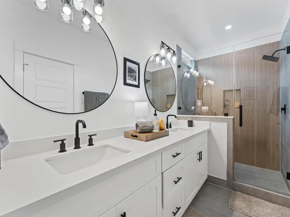 330 Neyland St, Houston, TX 77022