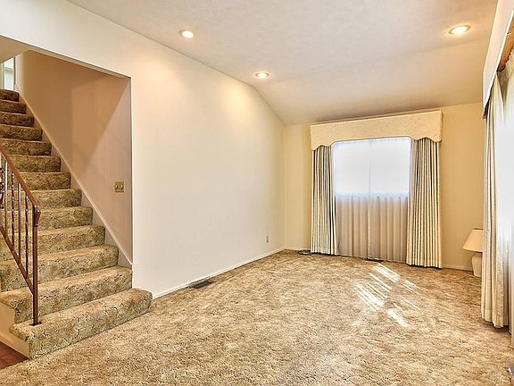 5th image of 1605 Redbush Ave