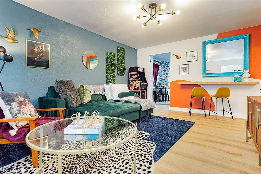 1 bed, 1.0 bath, 3315 sqft, $1,895 — Photo 2