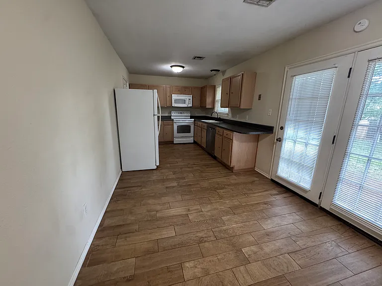 2017 Elmhurst Dr — Photo 5
