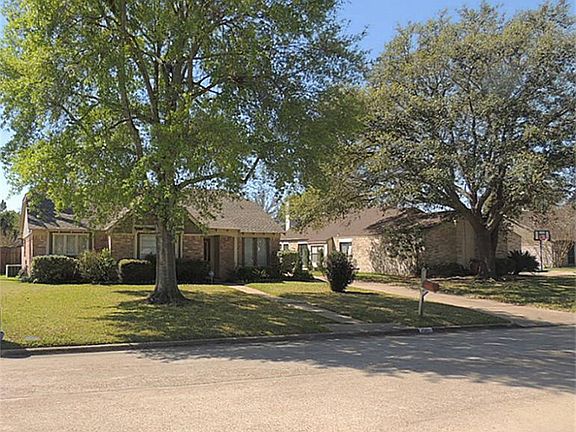 This house is located in a nice quiet neighborhood and is close to the energy corridor