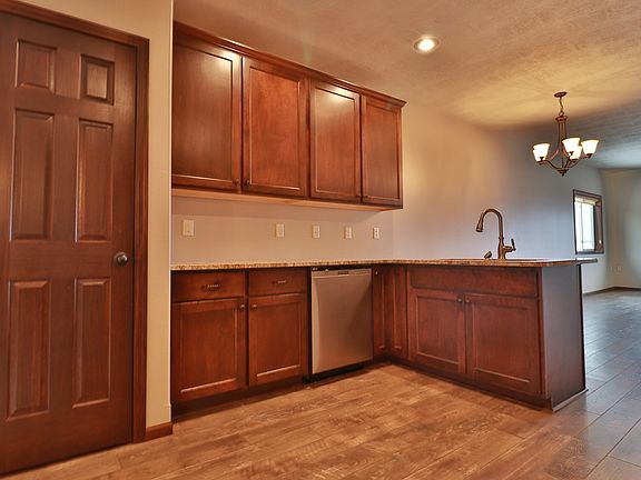 3rd image of 715 E El Dorado Ct