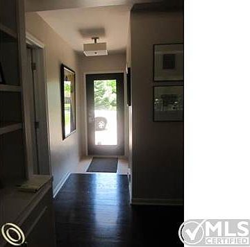 Front door/foyer