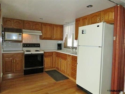 4th image of 1870 N Grandview Ave