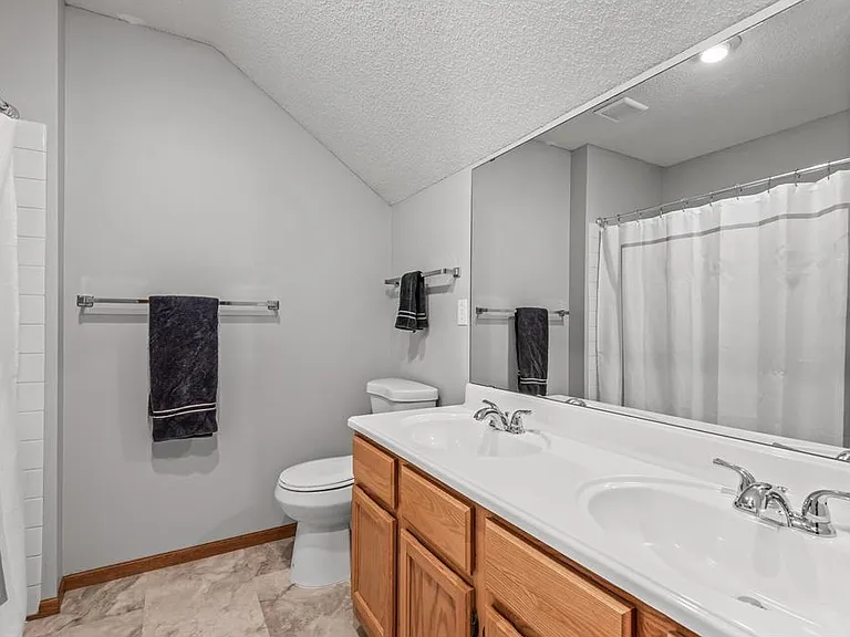13504 Parkwood Dr — Photo 7