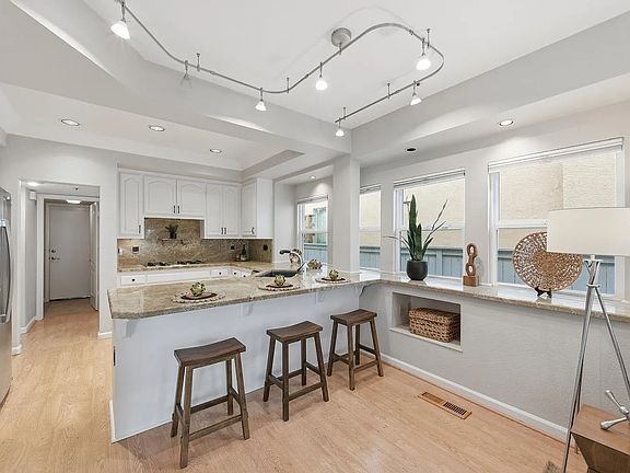 4th image of 45 Cove Ct