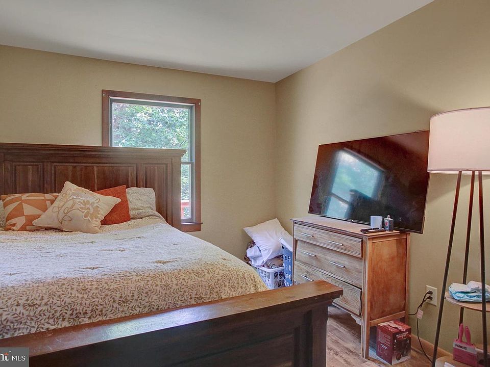 31st image of 845 Oak Ridge Dr