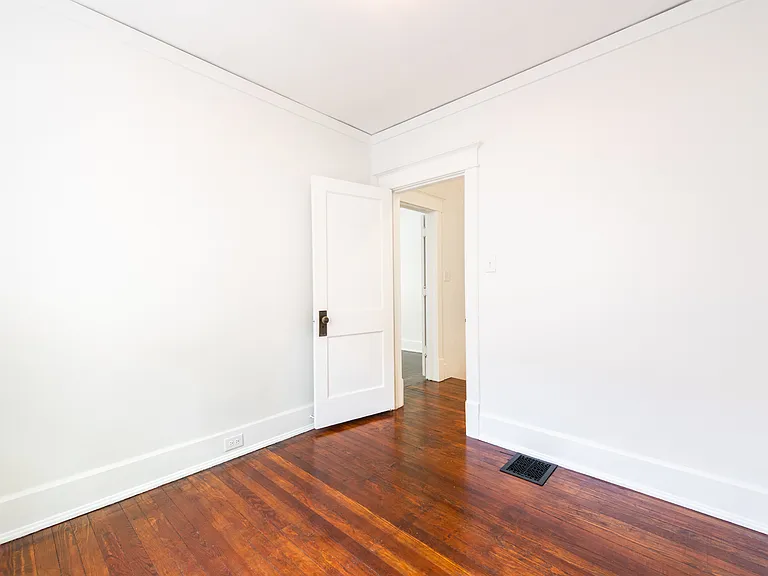 1604 Edgeland Ave — Photo 24